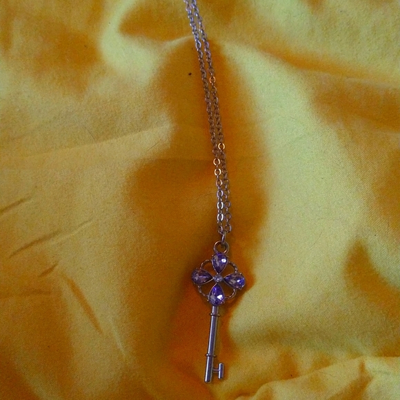 Jewelry - Key necklace